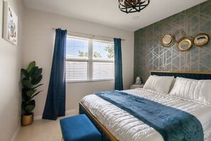 4 bedrooms, iron/ironing board, WiFi, bed sheets - Heated pool home with Tiki Hut.  (Clearwater)