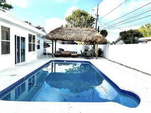 A heated pool - Heated pool home with Tiki Hut. (Clearwater)