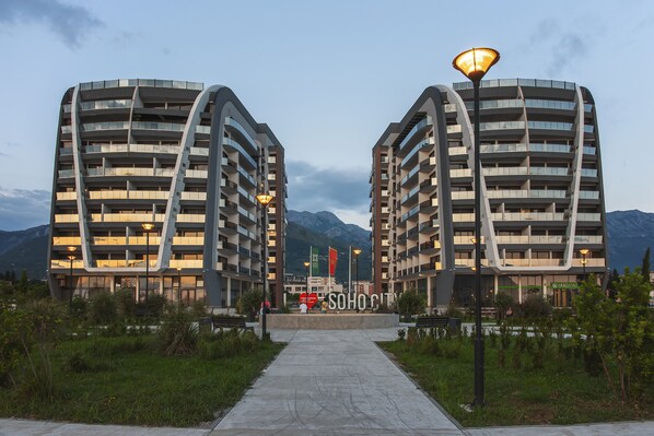 Front of property - Apart-hotel Soho Suites (Bar)