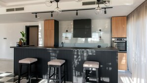 Appartement royal, 1 chambre, 2 salles de bains, vue sur la mer | Cuisine privée