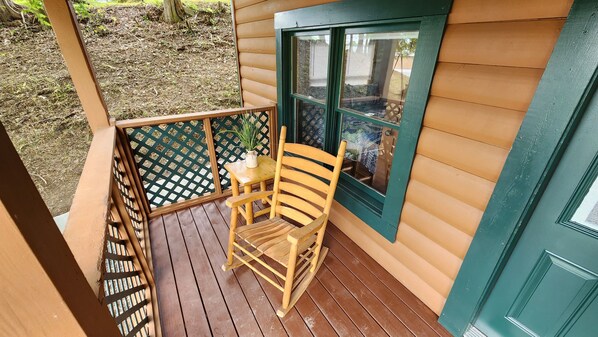 Property grounds - Daisy's Riverside Log Cabin with 2 kayaks, Arcade, hot tub & recliners. (Pigeon Forge)
