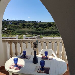 Outdoor dining - Agradable Apartamento EN Addaia2 (Port d'Addaia)
