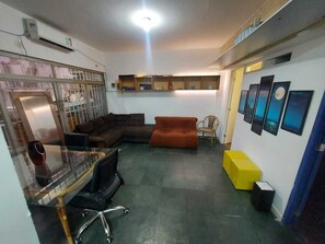 Economy House | Living area