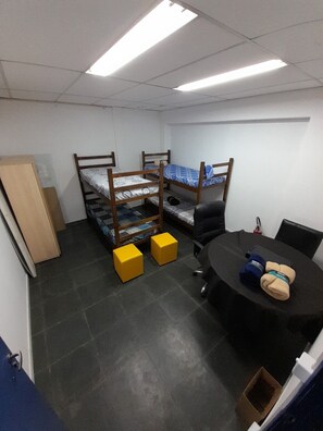 Quarto quádruplo empresarial | Vista da propriedade