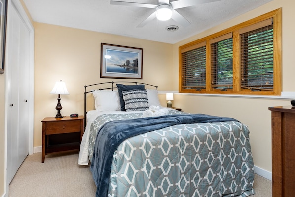 2 bedrooms, iron/ironing board, travel cot, free WiFi