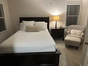 3 habitaciones, tabla de planchar con plancha y cuna de viaje 