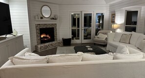 Smart TV, fireplace