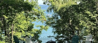 LUXURY WATERFRONT HOME w/PRIVATE BEACH w/BBQ PATIO