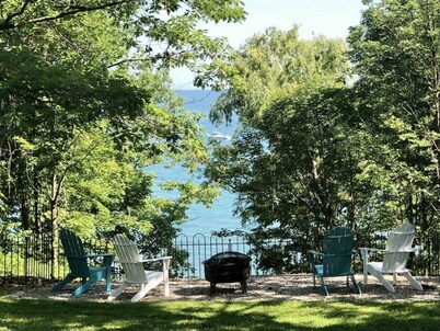 LUXURY WATERFRONT HOME w/PRIVATE BEACH w/BBQ PATIO