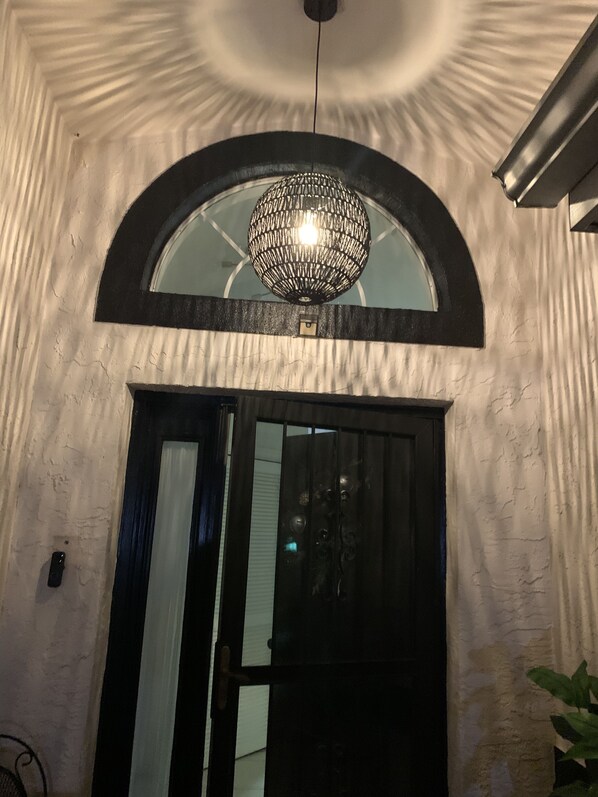 Interior - 3/2 spacious house w/ screened in pool perfect for a BIG Family.getaway (Ocala)