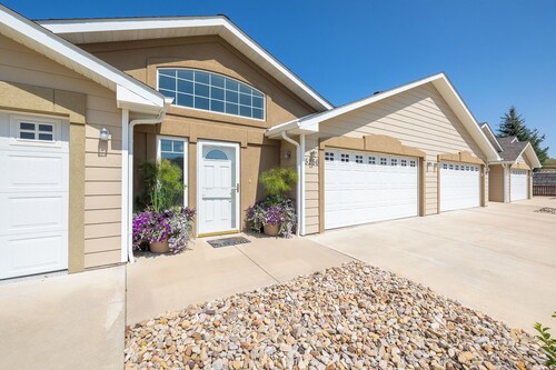 Two bedroom townhome, central to most popular destinations within Rapid City.  