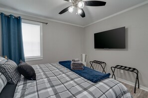 4 bedrooms, desk, iron/ironing board, free WiFi