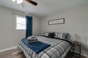 4 عدّة غرف نوم ومكتب ومكواة/لوح كي وواي فاي مجانًا