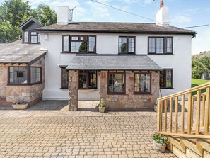 Exterior - 4 bedroom accommodation in Llysfaen, near Colwyn Bay (Llysfaen, near Colwyn Bay)