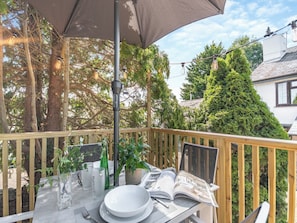 Outdoor dining - 4 bedroom accommodation in Llysfaen, near Colwyn Bay (Llysfaen, near Colwyn Bay)