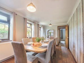 Dining - 4 bedroom accommodation in Llysfaen, near Colwyn Bay (Llysfaen, near Colwyn Bay)
