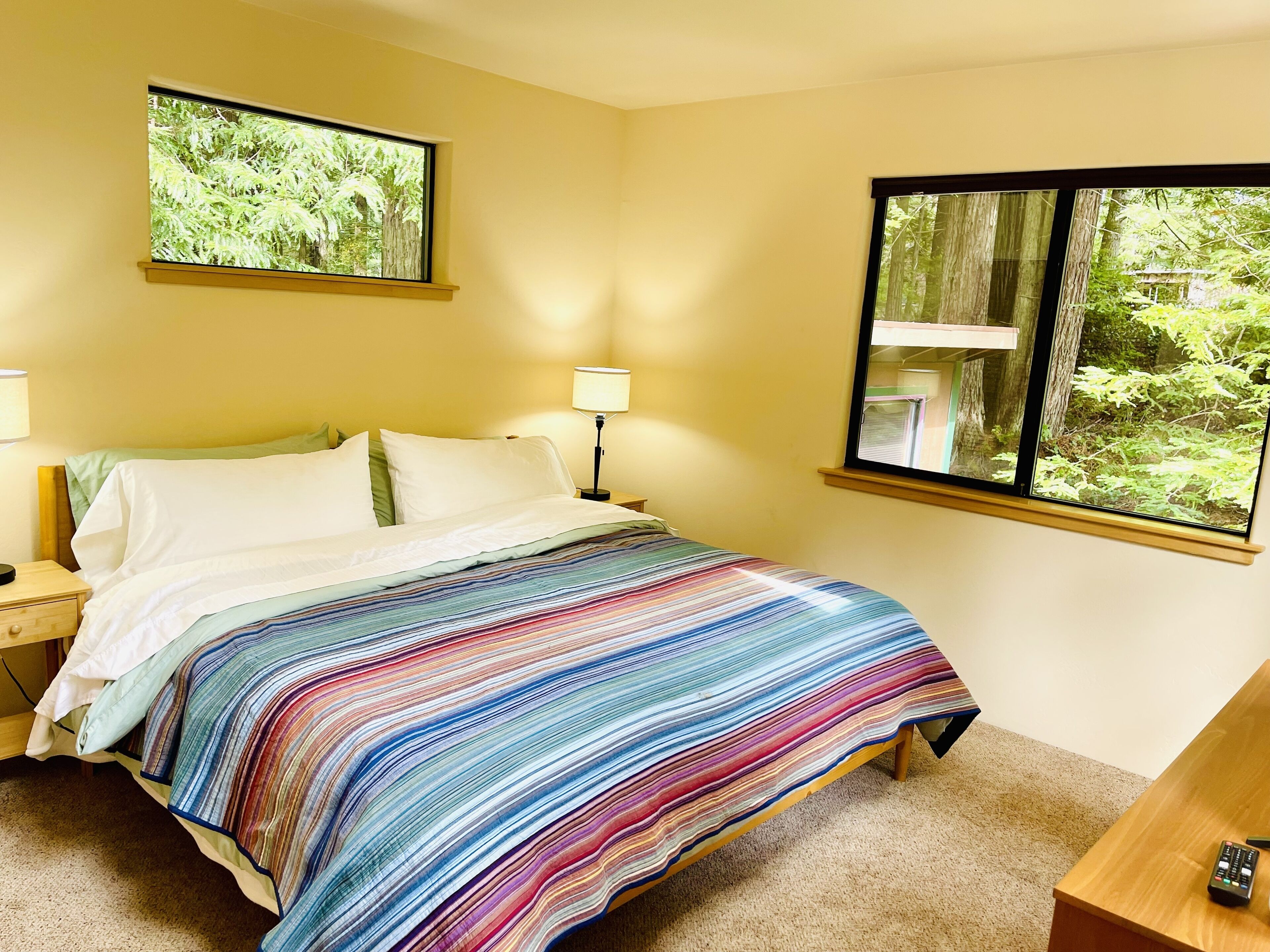 2 soverom, skrivebord, strykejern/-brett og wi-fi (inkludert)