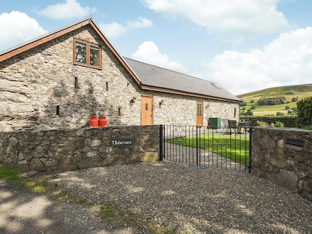 Exterior. 3 bedroom accommodation in Penybontfawr