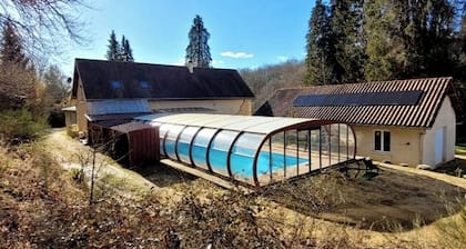 Gßte de charme en pierre au calme avec jacuzzi et piscine couverte chauffée