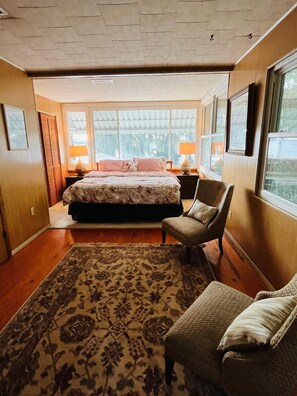 3 chambres, fer et planche à repasser, accès au Wi-Fi (inclus)