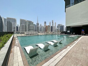 Pool - Brand New Trendy Studio in Business Bay (Dubai)