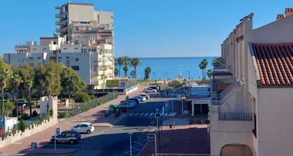 Apartamento con Terraza y Vistas al Mar, al Lado del Balneario Marina D'or