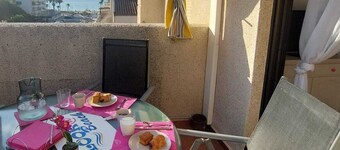 Apartamento con Terraza y Vistas al Mar, al Lado del Balneario Marina D'or