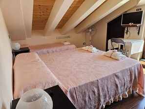 3 Schlafzimmer, Schreibtisch, Bügeleisen/Bügelbrett, kostenloses WLAN