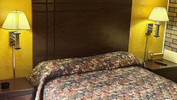 Escritorio, wifi gratis y ropa de cama