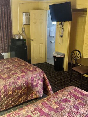 Standard Double Room | Desk, free WiFi, bed sheets