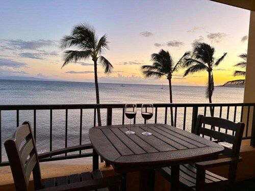Sugar Beach Oceanfront Condo with Spectacular Views and Steps to Beach