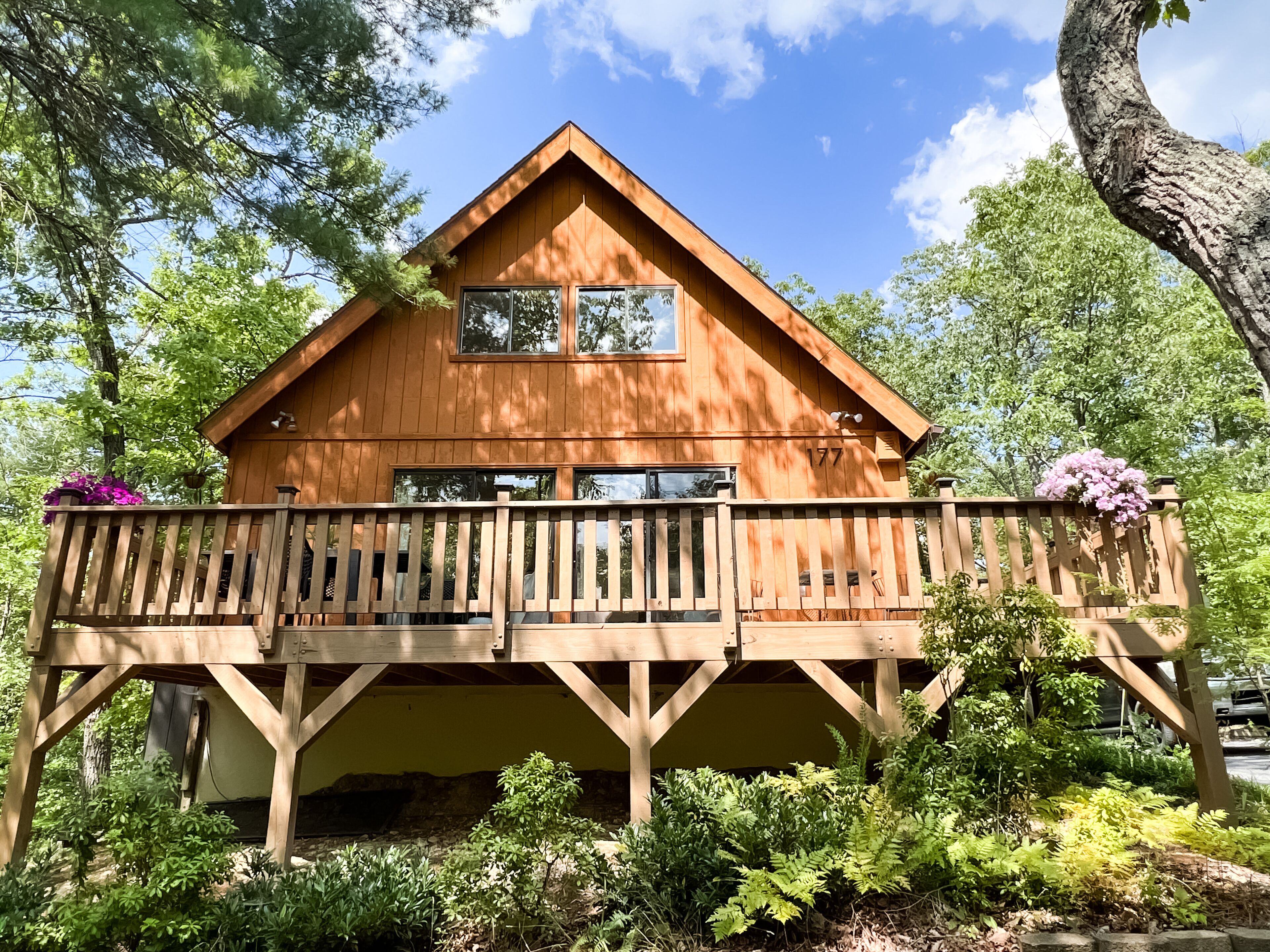 Forest Chalet - 3BR - Walk to Resort - Fire Pit - Deck - Grill