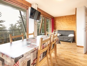 Interior - Spacious apt 8 ppl, terrace, near the ski station (Chamrousse)