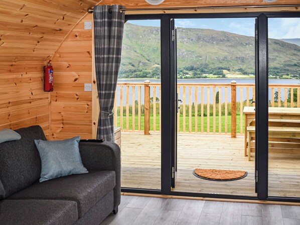 Fireplace - 1 bedroom accommodation in Fort William (Fort William)