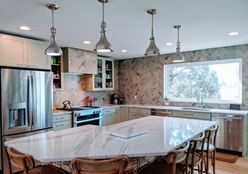 Magnificent 9 bedroom home near Bozeman with private Gallatin River access