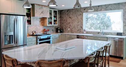 Magnificent 9 bedroom home near Bozeman with private Gallatin River access