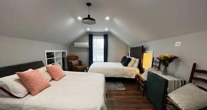 Cosy studio on an organic farm, pet friendly! Just minutes from Middleburg.