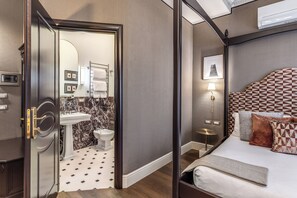 Superior Quadruple Room | Bilik Mandi | Pancuran mandi, hulu semburan mandi hujan 