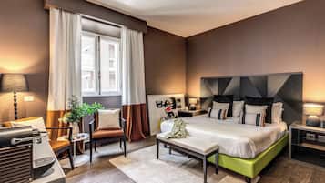 أغطية فراش متميزة وميني بار وخزنة داخل الغرفة وطراز فريد لكل وحدة