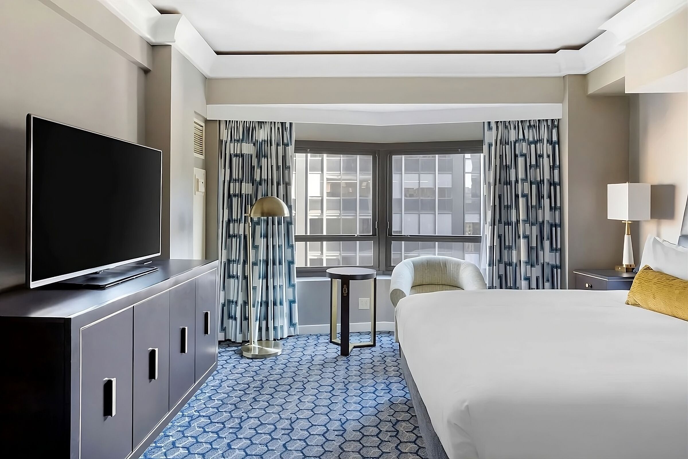 Family and Friends Getaway! 2 Convenient Units, Near Museum of Modern Art!