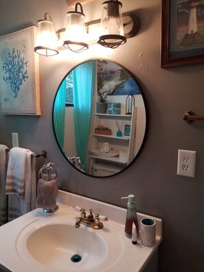 Toallas, jabón, papel higiénico