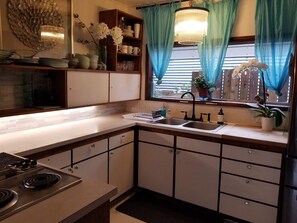 Fridge, oven, stovetop, coffee/tea maker - Hot Tub, Siltcoose Private Dock w/ ocean access, Cottage, w/ canoes! (Dunes City)