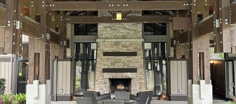 NEW Ocean front 2bedroom 2.5 bathroom townhome w/ pool & hot tub luxurious & new