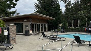 Piscine extérieure, piscine chauffée