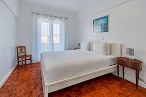 2 عدّة غرف نوم ومكتب ومكواة/لوح كي وسرير سفر