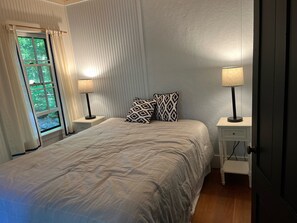 2 室のベッドルーム、WiFi (無料)、ベッドシーツ