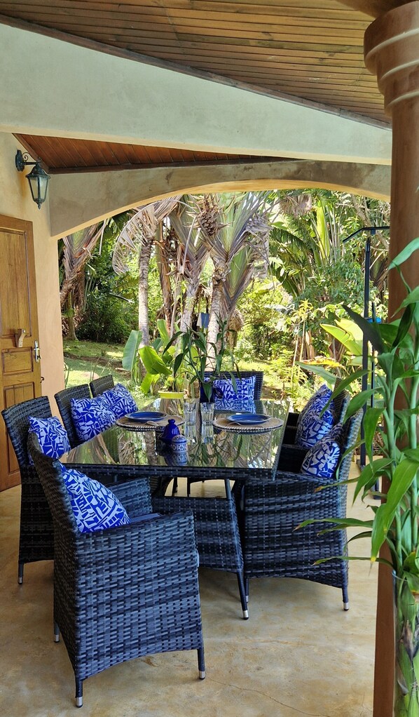 Outdoor dining