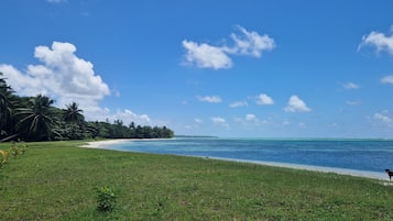 Espreguiçadeiras, toalhas de praia