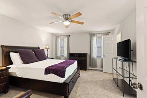 3 室のベッドルーム、アイロン / アイロン台、WiFi (無料)、ベッドシーツ