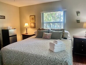 Family Room | Bathroom - Casa Brasil B&B (Hollywood)